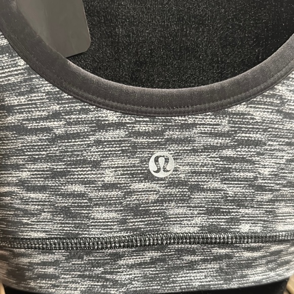 Lululemon Drop It Like It’s Hot Sports Bra - Picture 5 of 8